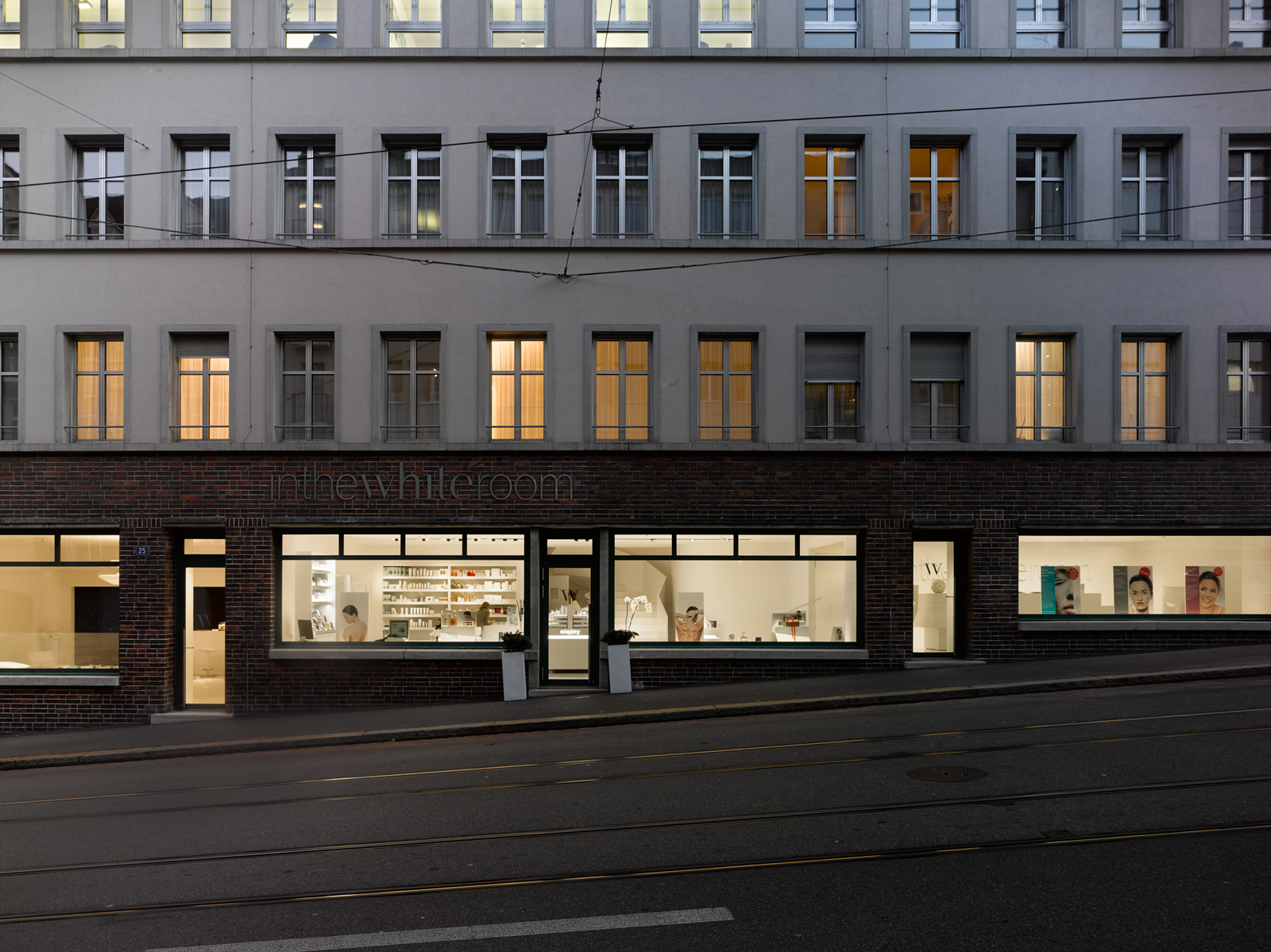 Inthewhiteroom, Basel Picture